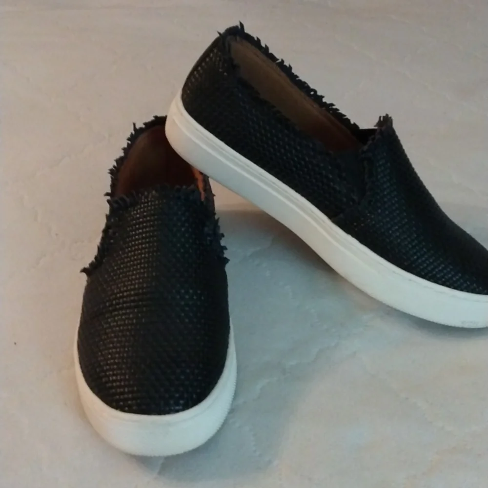 Shoes - Picture 5 of 5